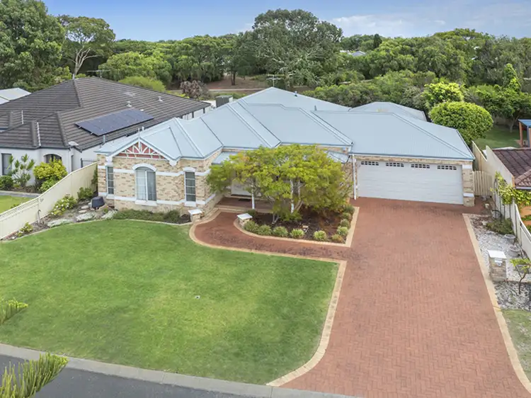 12 Pebble Drive