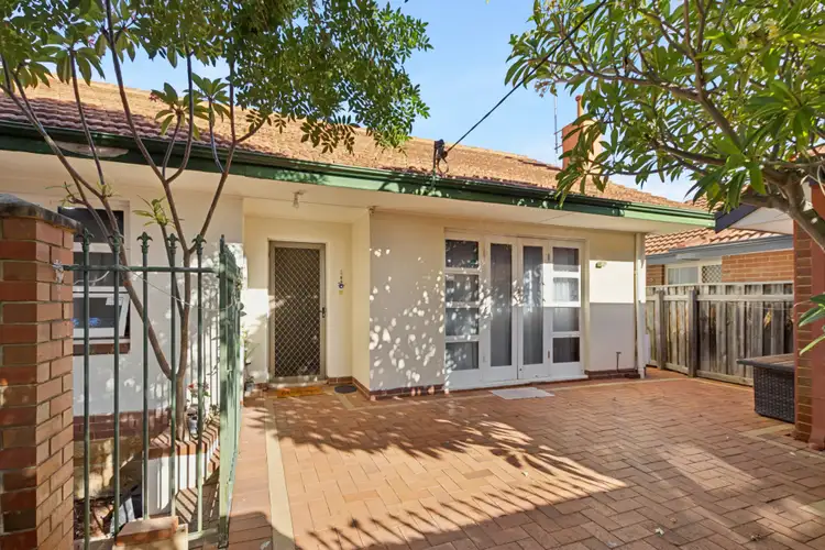 10 Bayley Street