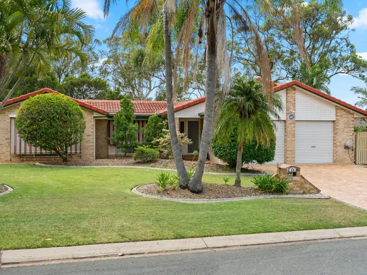 24 Casuarina Crescent