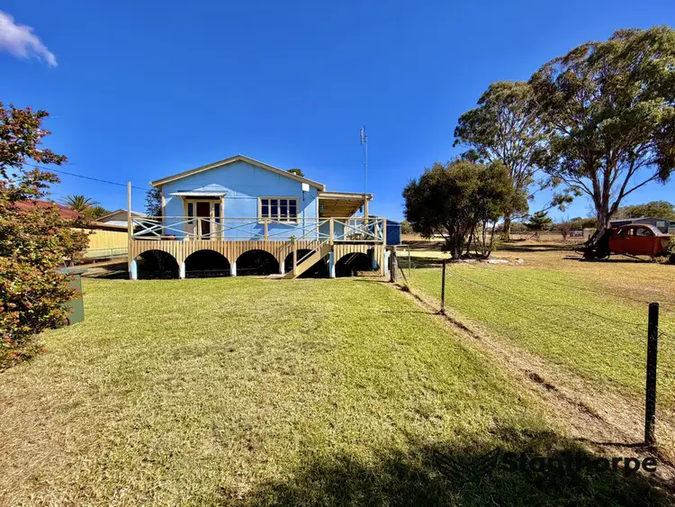 19 Phelhampton Crescent