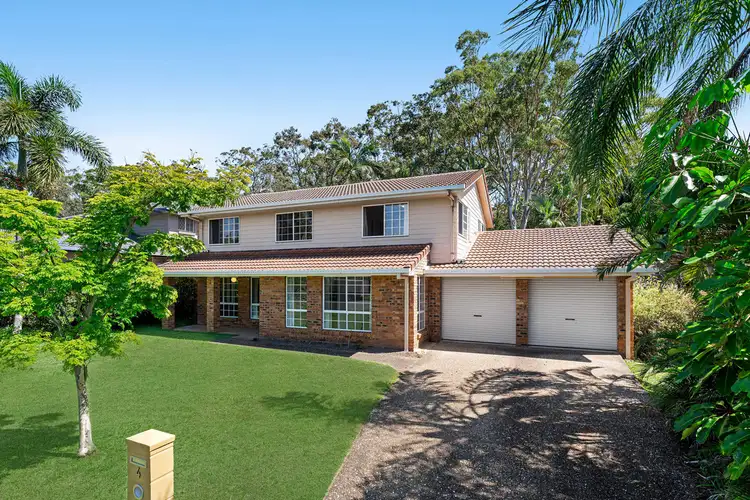 4 Peacock Court