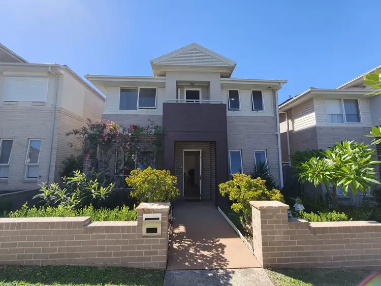 8 Northcott Avenue