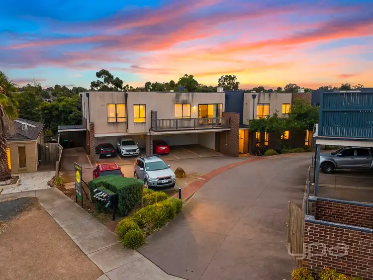 16/9 Petrea Place