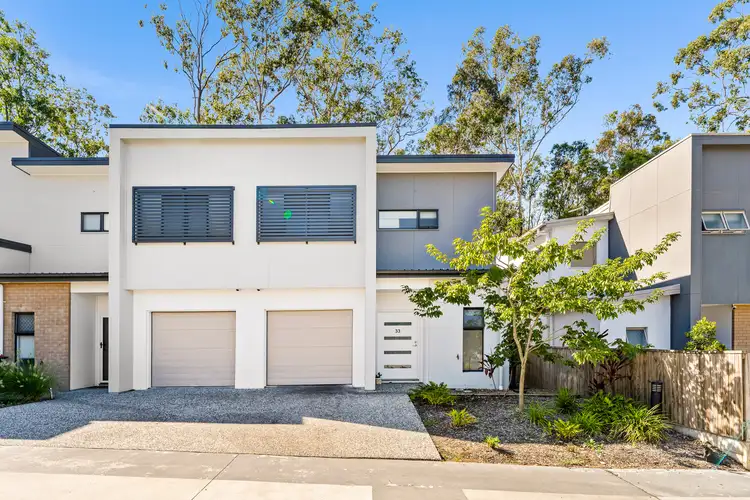 12 Luther James Close