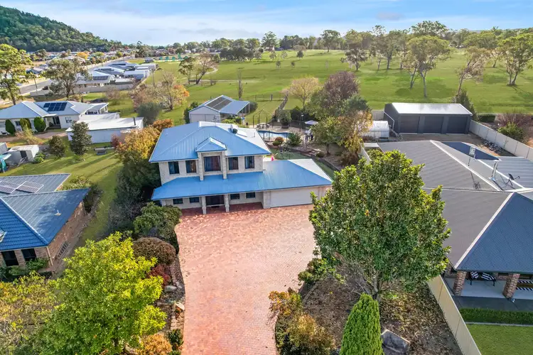24 Fairway Crescent