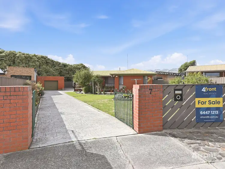 7 Lowry Place