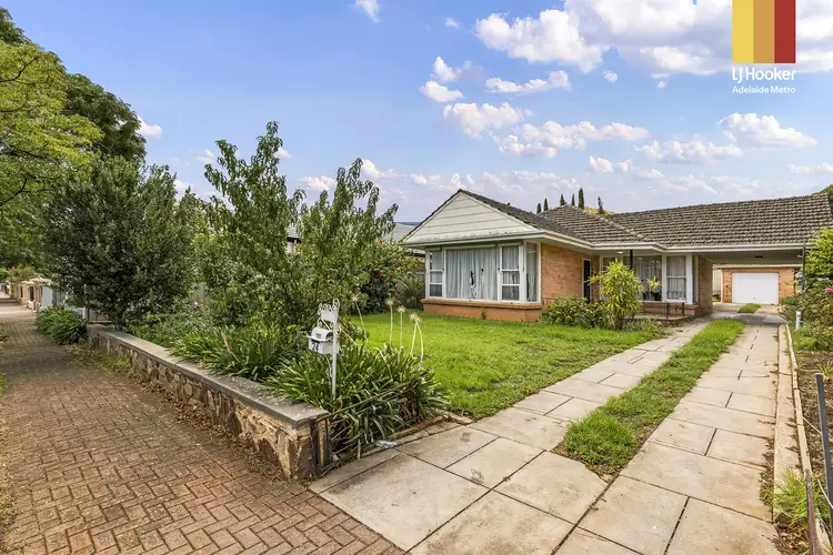 24 Devereux Road
