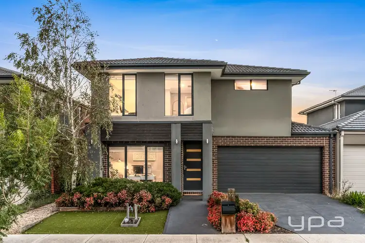 17 Leroy Crescent