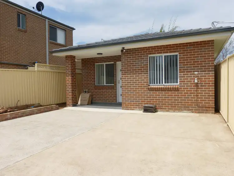 1b Scotney Place