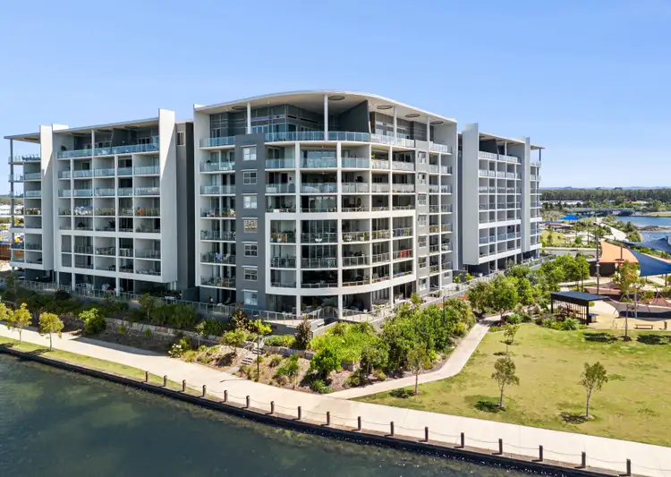 1 Waterside Retreat