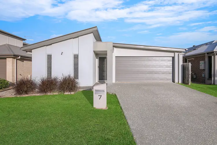 7 Wedge Tail Court
