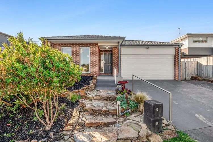 5 Alyxia Court