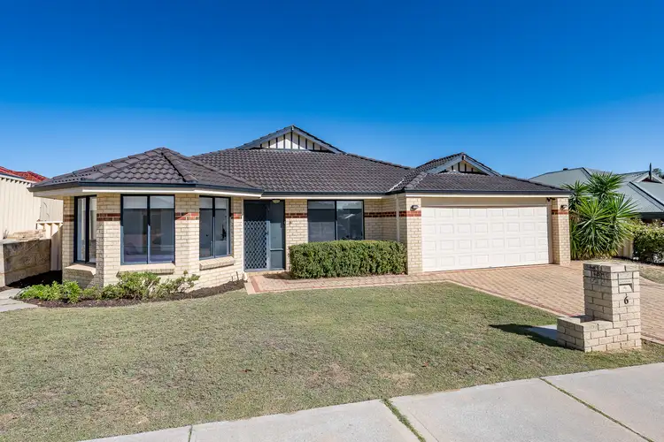 6 Worcester Loop