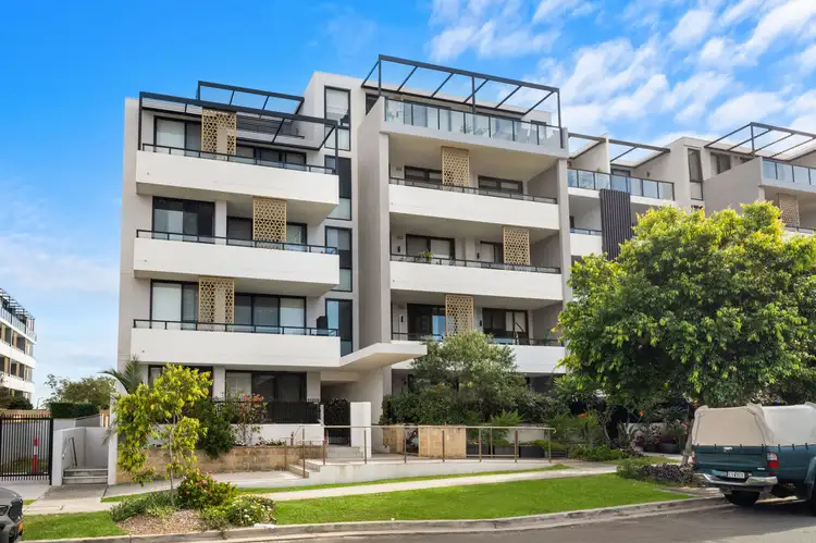 7 Schofields Farm Road