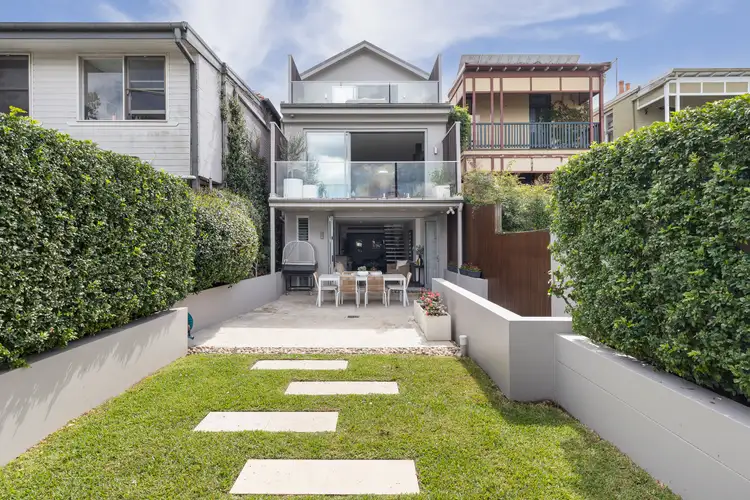 6 Llewellyn Street
