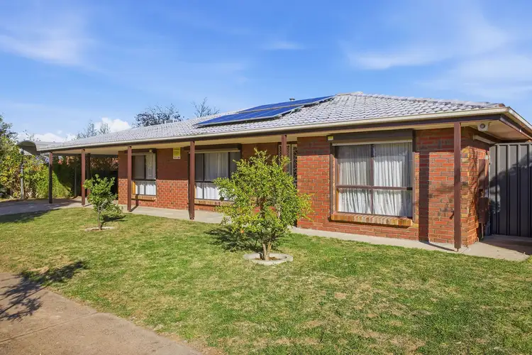 72 Solandra Crescent
