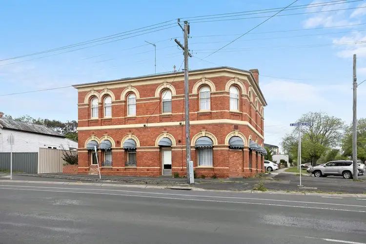 402 Doveton Street North