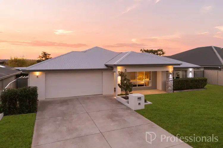 7 Gibsone Drive
