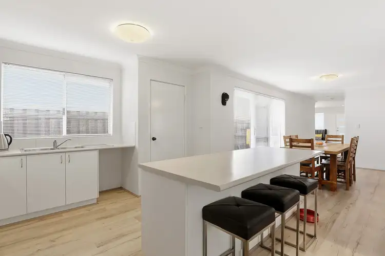 8 Acerosa Boulevard