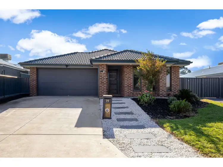 19 McLaren Boulevard