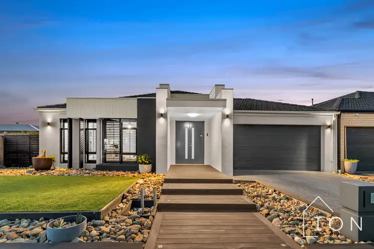 4 Honeybark Crescent