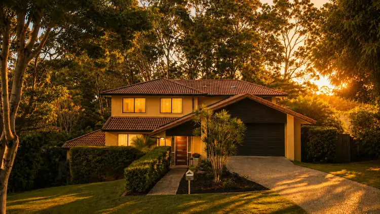 11 Hoop Pine Place