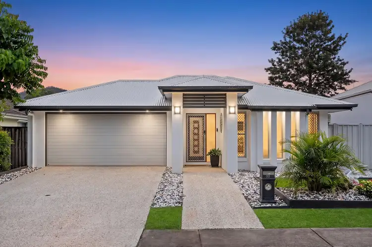 32 Woodgrove Boulevard
