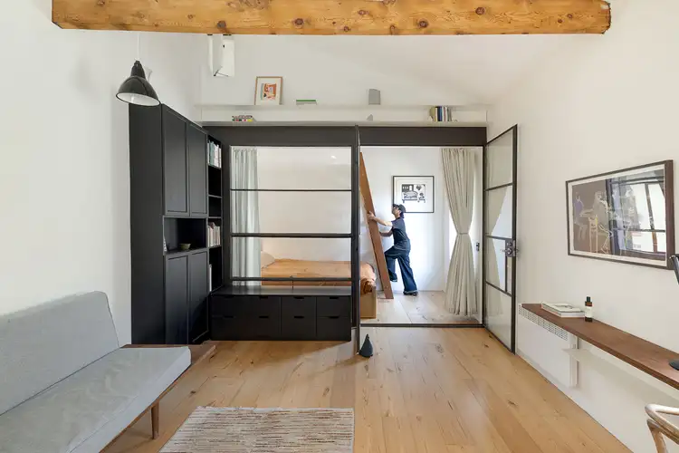8 Phillip Street