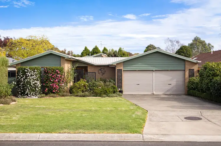6 Moodie Avenue