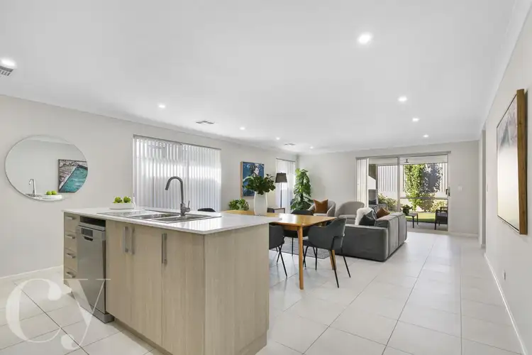 52 Tasman Crescent