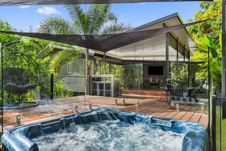 35 Uplands Court