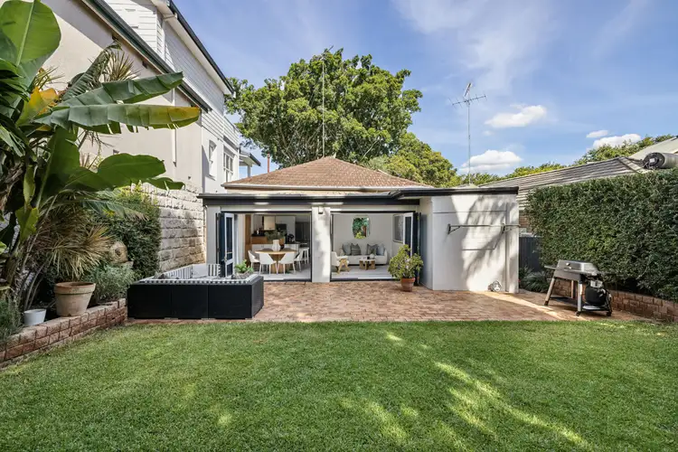 16 Farnham Avenue