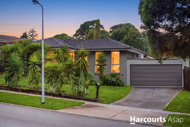 13 Joseph Banks Crescent