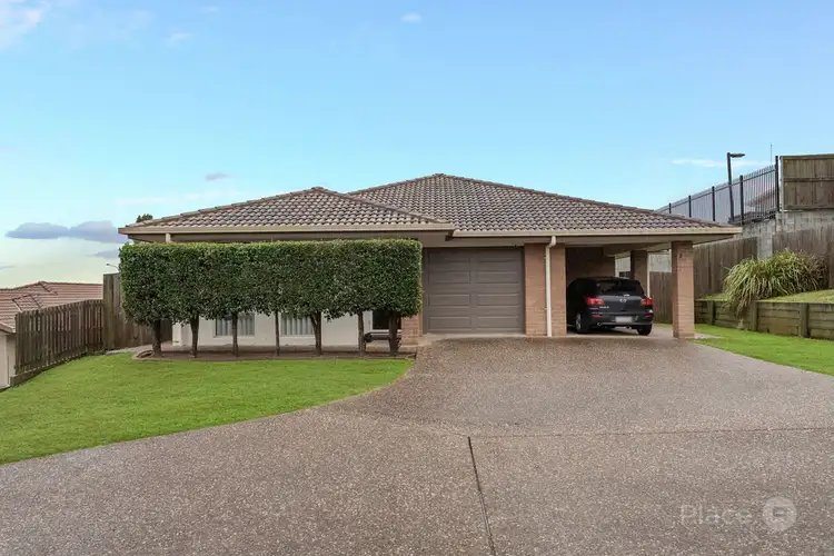 16 Moonie Crescent