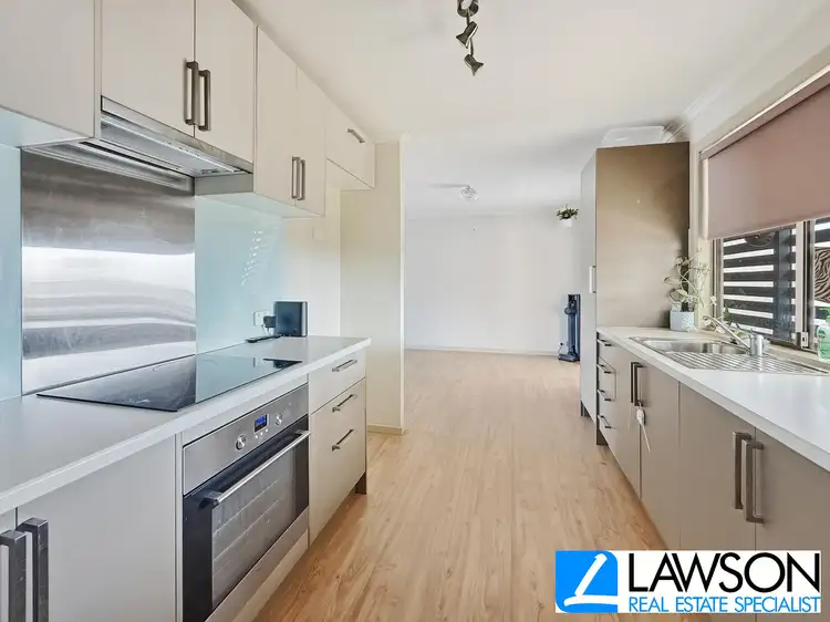 1 Lakin Crescent