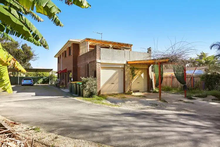 10 Racewyn Close