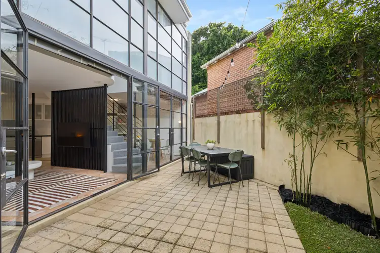 2 Court Place
