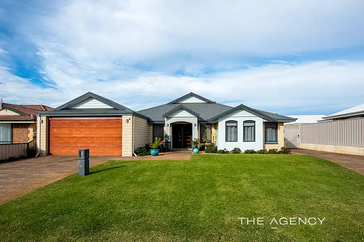 25 Salamanda Drive