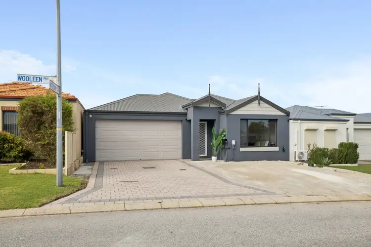 18 Wooleen Parkway