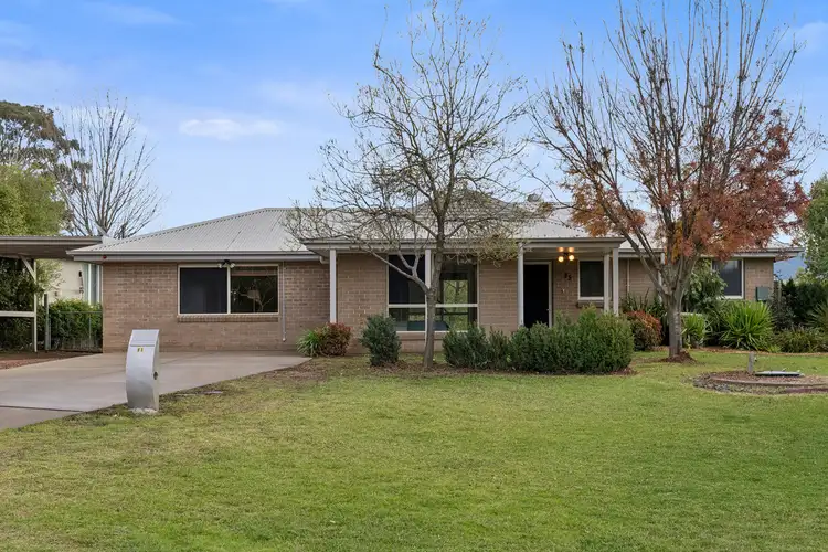 85 Jim Bradley Crescent