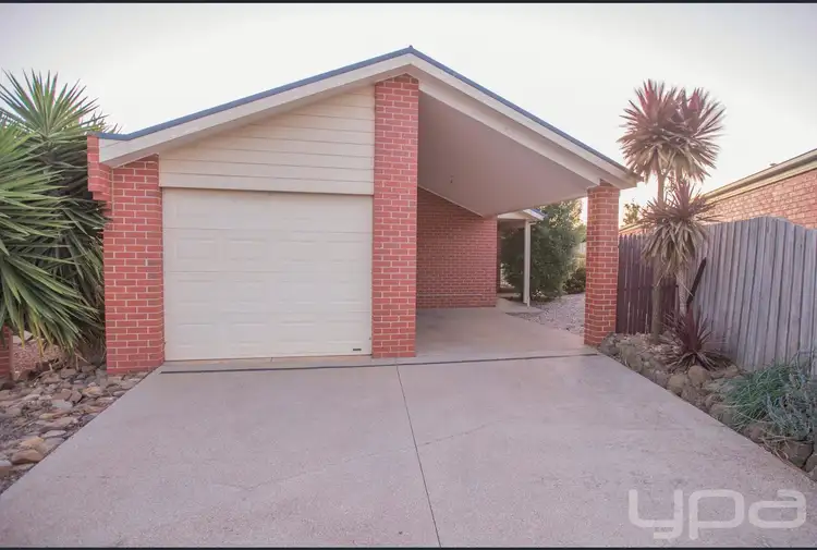 7 Lindsay Place