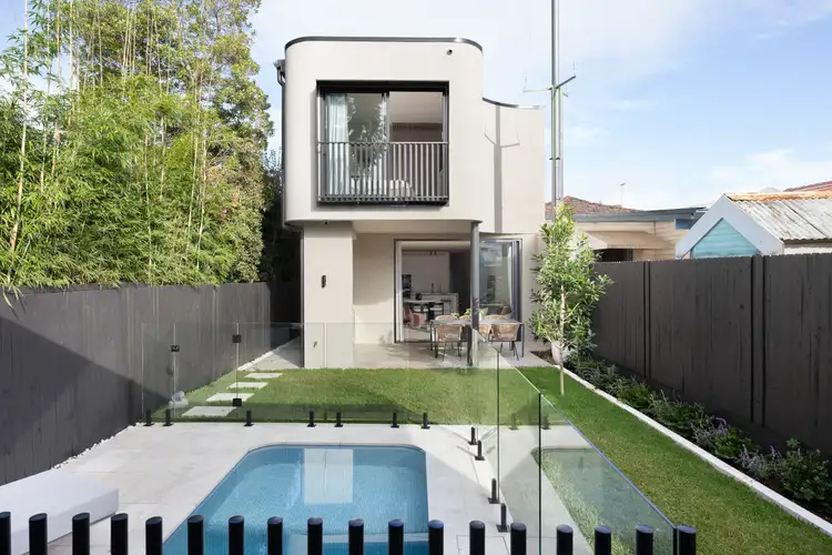 4 Robert Street