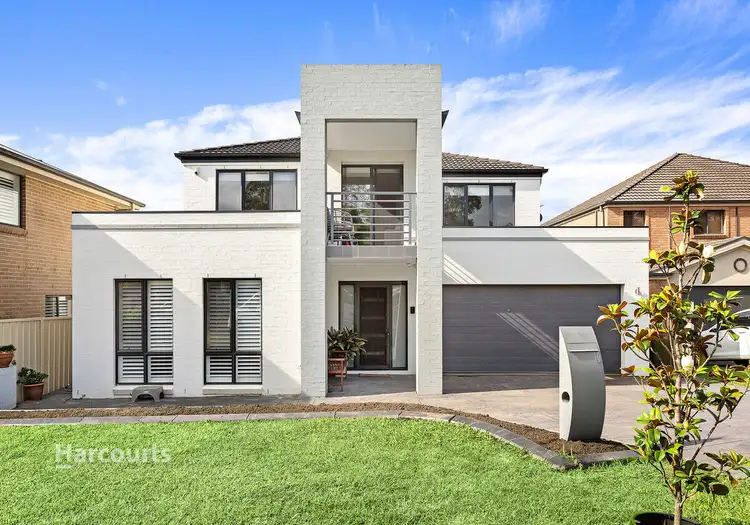 10 Norman Clark Crescent