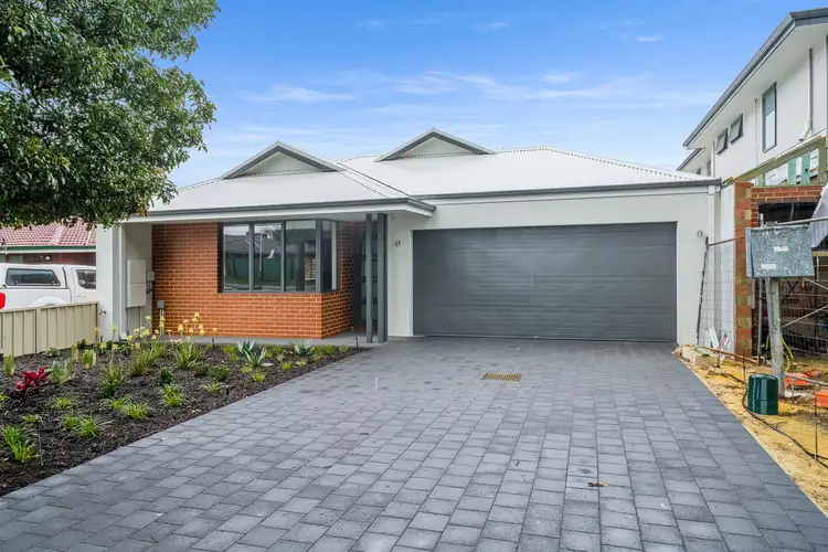 25 Solandra Way