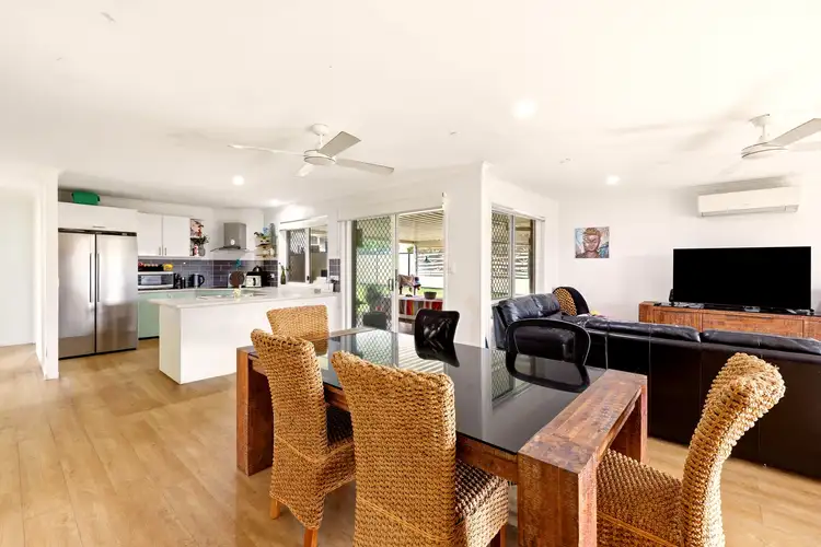 6 Lynette Court
