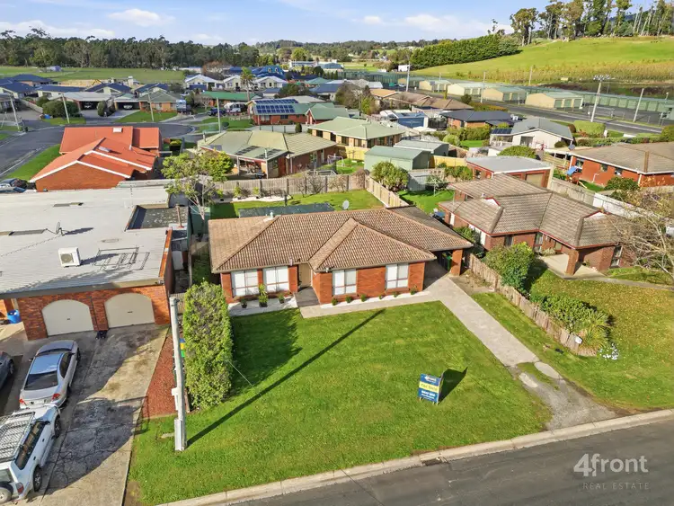 3 Woodrising Avenue