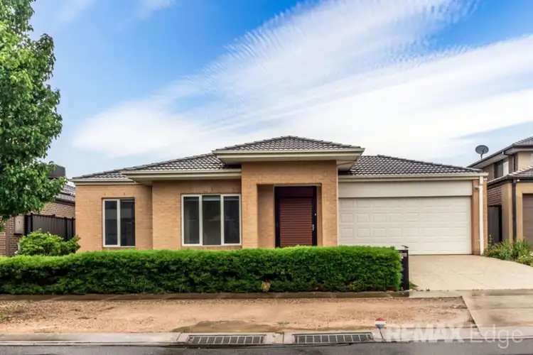22 Maple Leaf Crescent