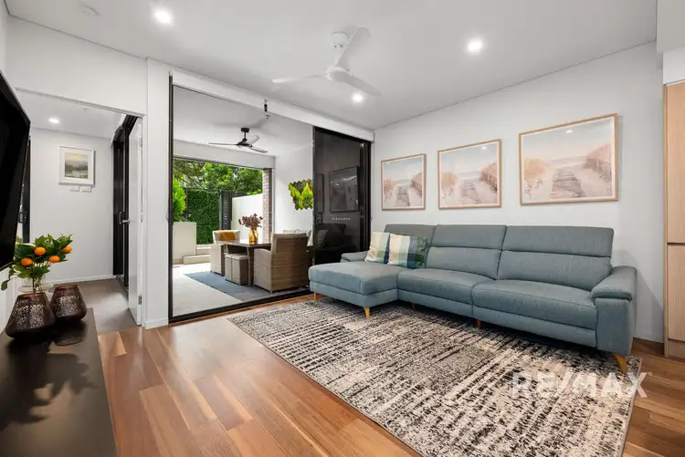 9 Flora Street