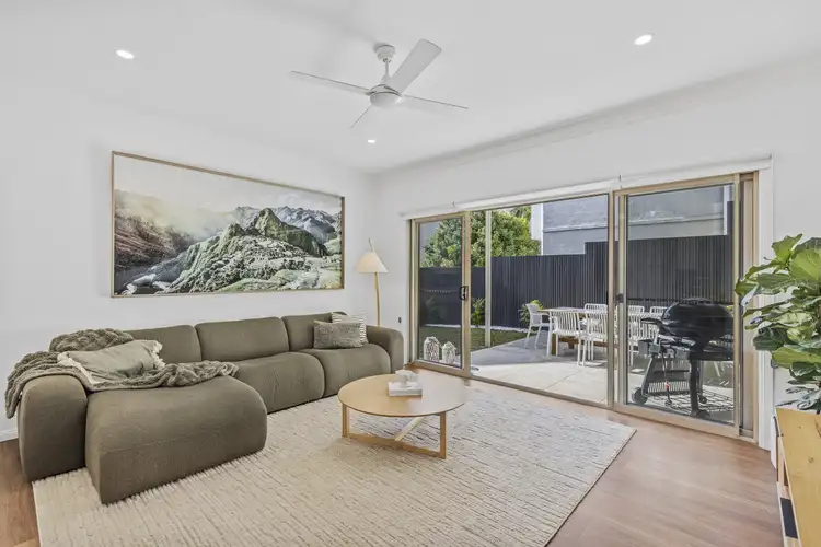 12 Jennie Cox Close