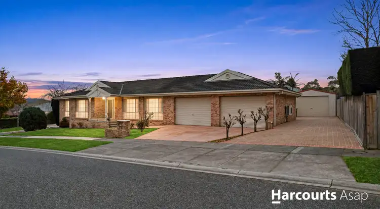 8 Ferny Court
